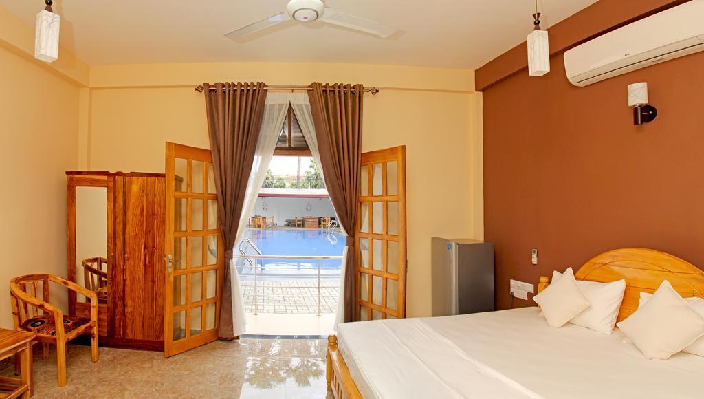 Bluewater Beach Resort Trincomalee Bilik gambar