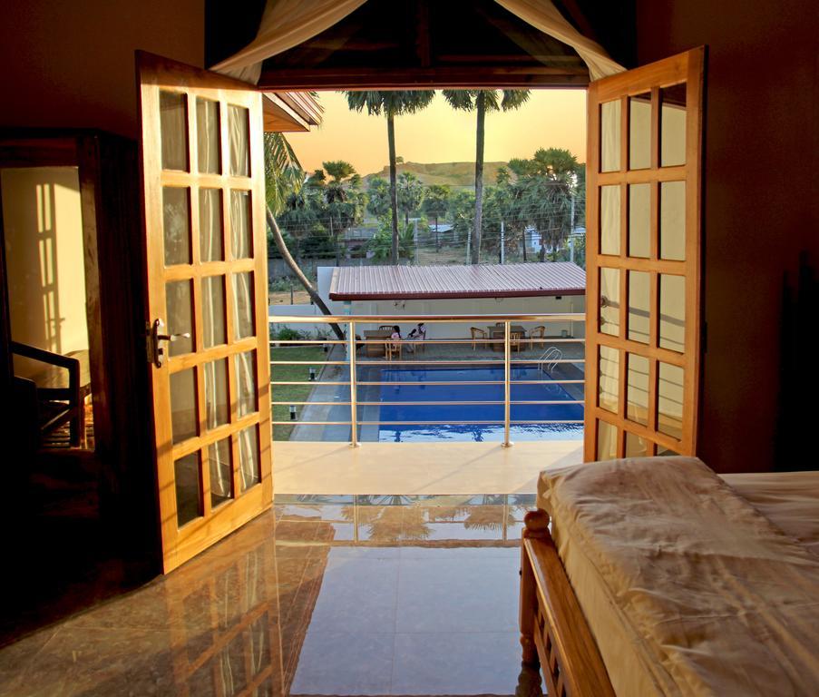 Bluewater Beach Resort Trincomalee Bilik gambar