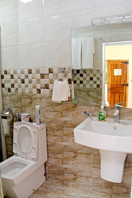 Bluewater Beach Resort Trincomalee Bilik gambar